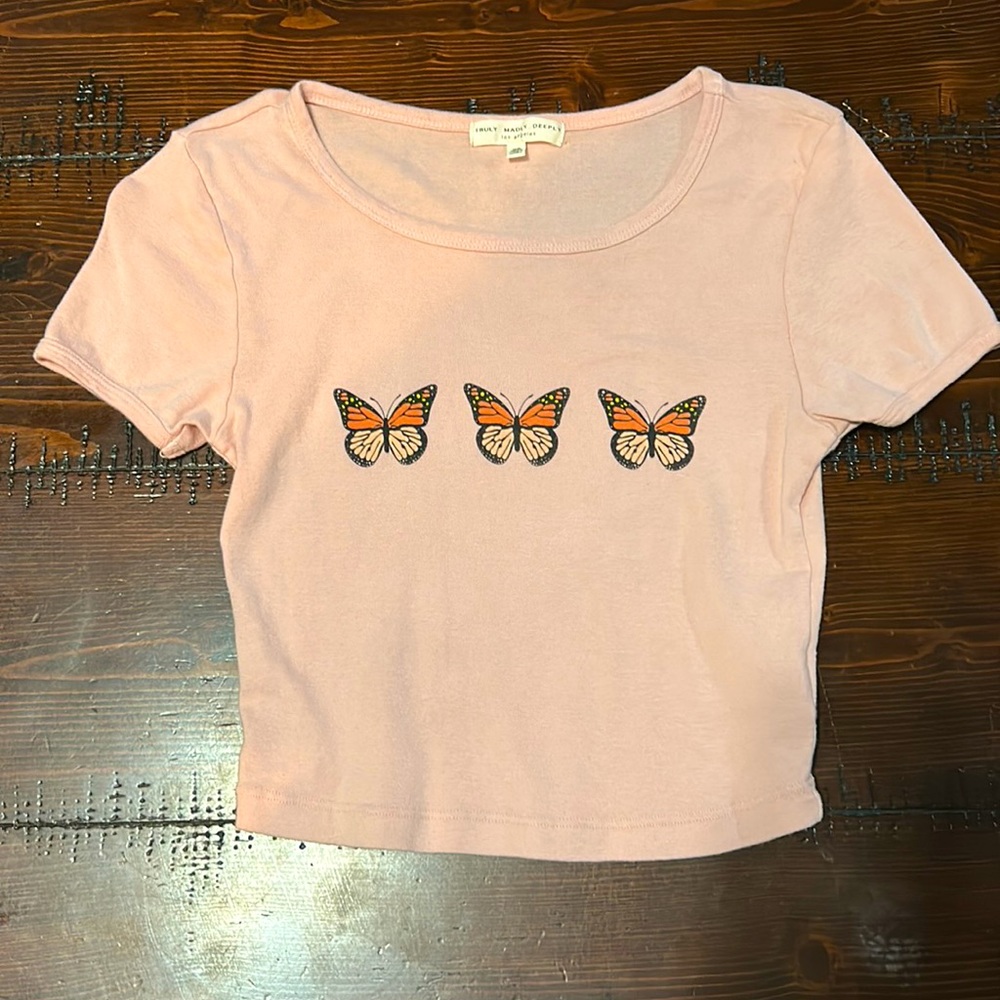 Pink butterfly cropped tee